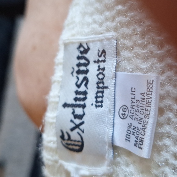 Exclusive Exports Off White V- Neck Sweater W/ flowers.      Size XL - Picture 7 of 7